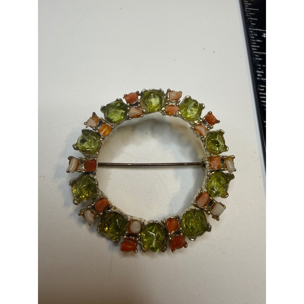 Vintage Gold Tone Wreath Brooch Jade and Coral Stone Chips 1.5"